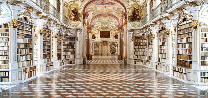 Библиотека Admont Abbey - крупнейшая в мире из монастырских библиотек.